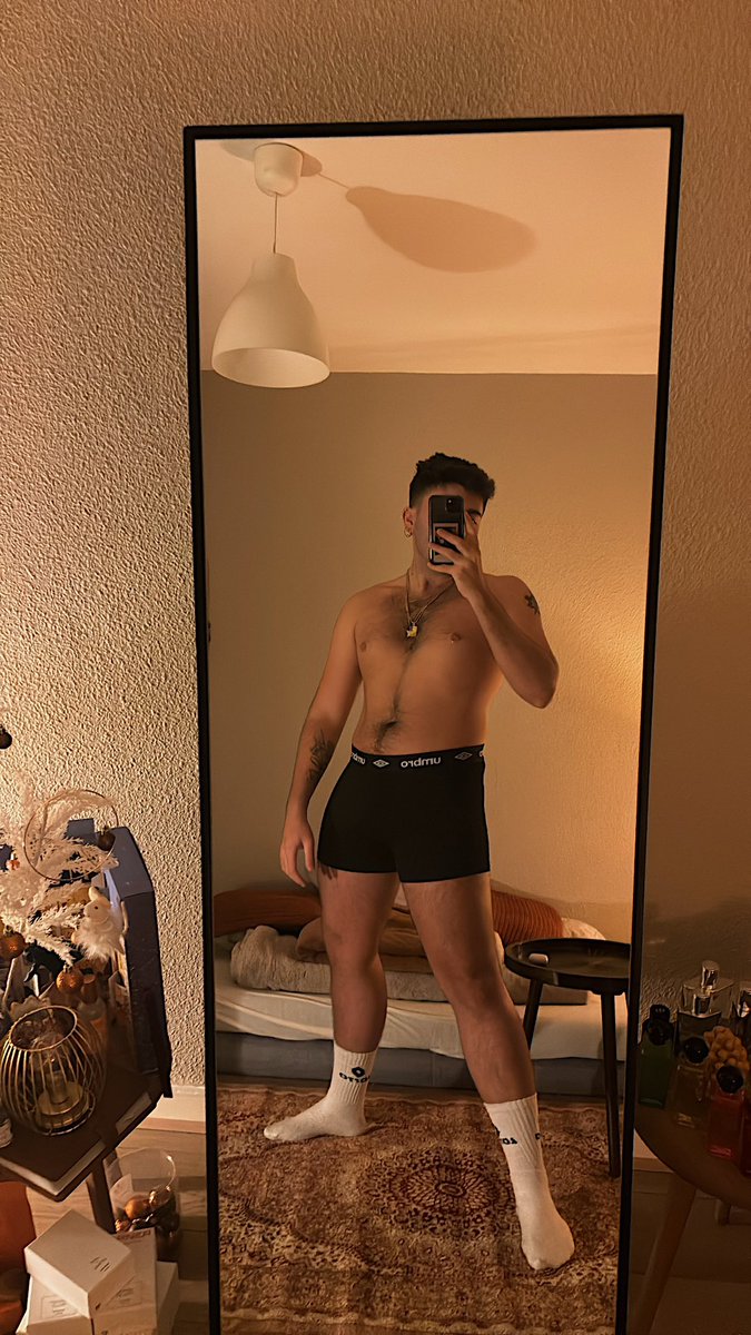 notyourtwink_'s tweet photo. 👀 https://t.co/RE8E8JzYhh
