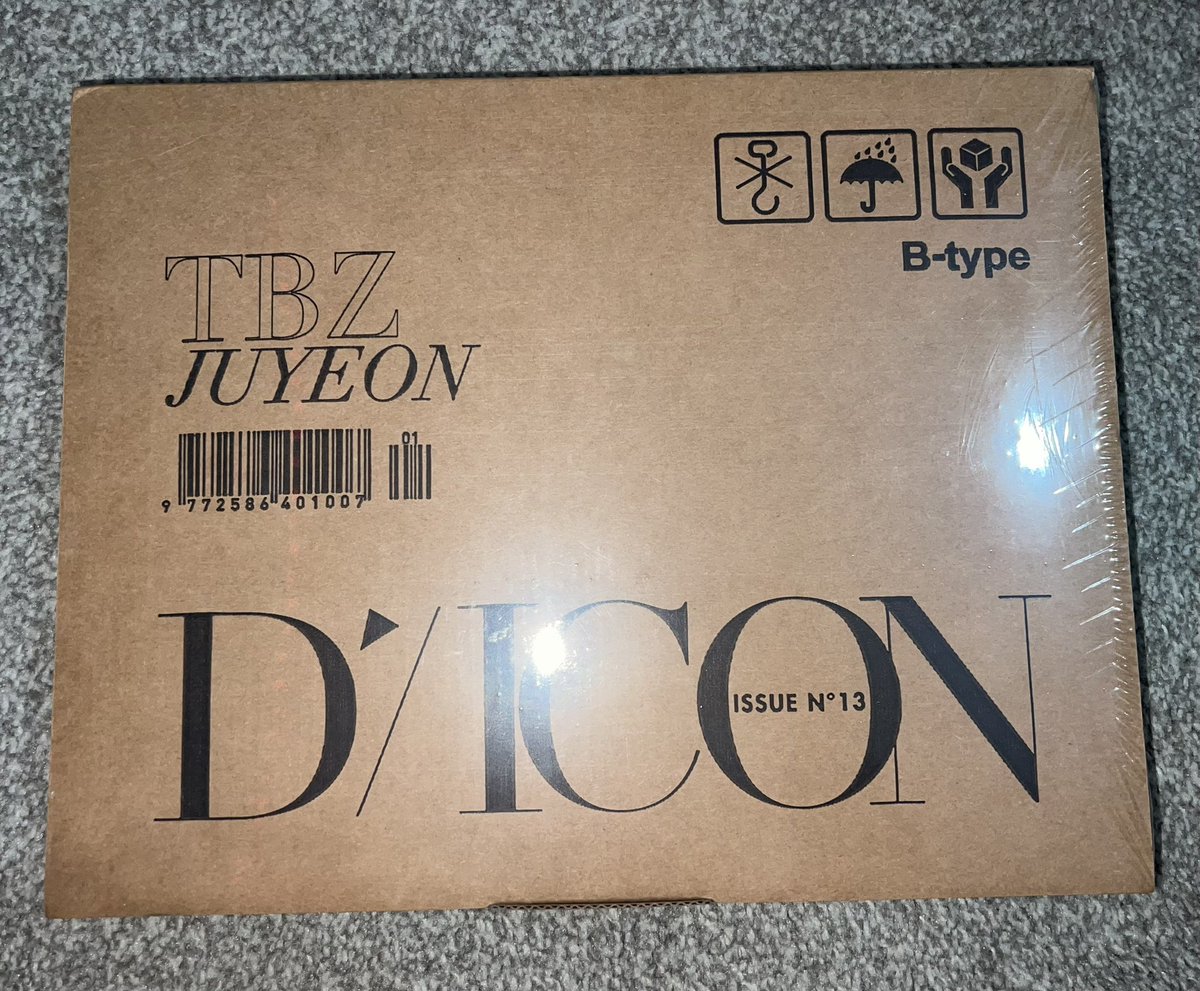 WTS/WTT THE BOYZ 
Selling The Boyz Juyeon Dicon issue N’13 SEALED. 

Selling for £50 
Or willing to trade for Haknyeons Equivalent

Based in UK, can ship WW 

Please Dm if interested 💗
