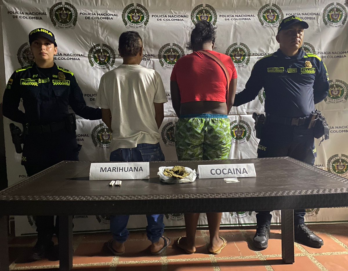 PoliciaMeta's tweet photo. En jurisdicción de #Fuentedeoro y #SanJuanDeArama a través de operativos contra el narcotráfico y el microtráfico, se reportó la captura en flagrancia de dos mujeres y un hombre, quienes fueron sorprendidos transportando sustancias alucinógenas.
#SeguridadEnElTerritorio https://t.co/jk2zBZaPcK