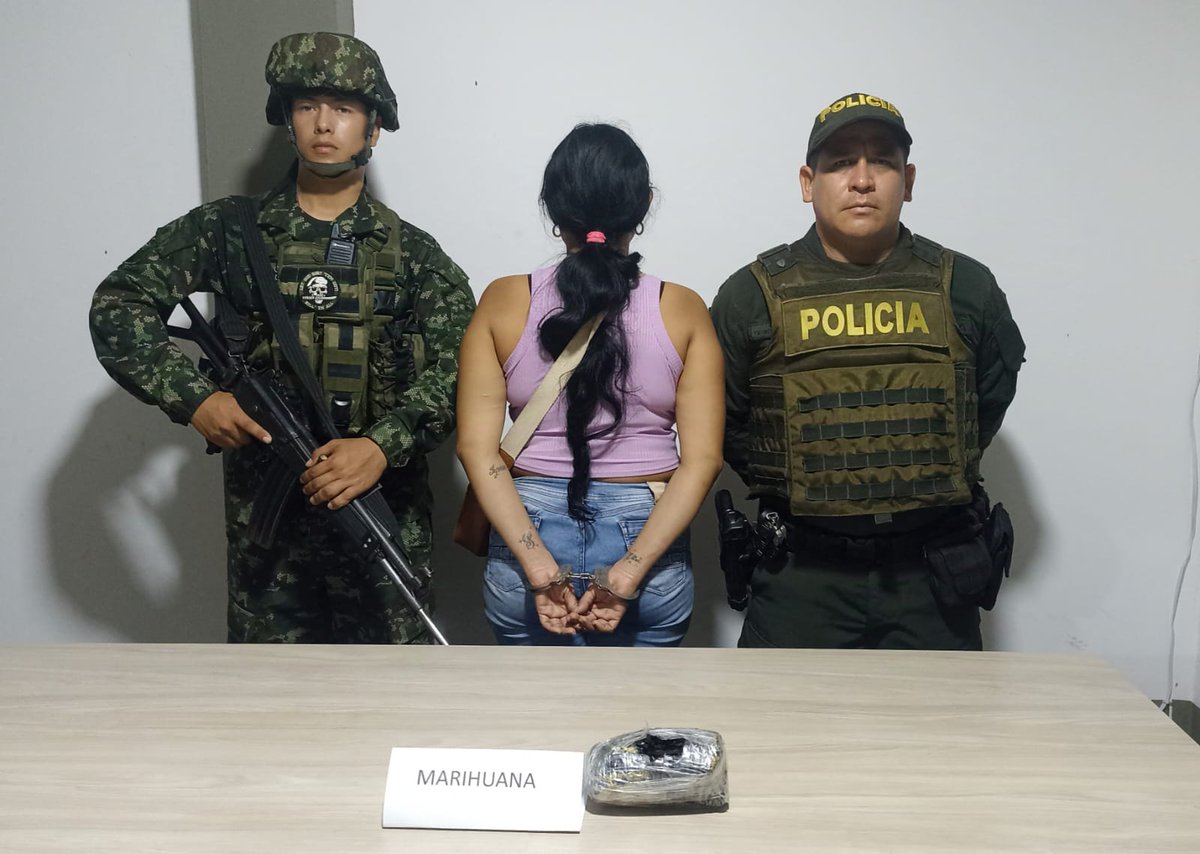 PoliciaMeta's tweet photo. En jurisdicción de #Fuentedeoro y #SanJuanDeArama a través de operativos contra el narcotráfico y el microtráfico, se reportó la captura en flagrancia de dos mujeres y un hombre, quienes fueron sorprendidos transportando sustancias alucinógenas.
#SeguridadEnElTerritorio https://t.co/jk2zBZaPcK
