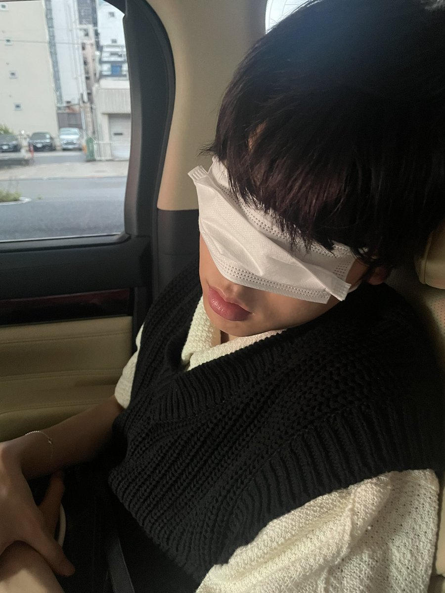 hourlyeonbin's tweet photo. I think yeonjun is very fond of sleeping soobinnie 🥺🥺 https://t.co/E1An2sHxIS
