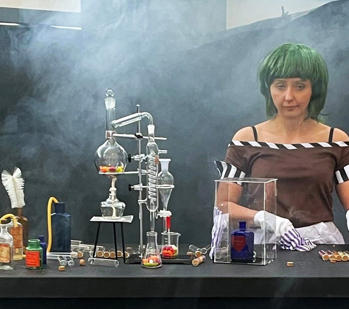 The kids with the chemistry sets waiting on standby...

#LateLateToyShow