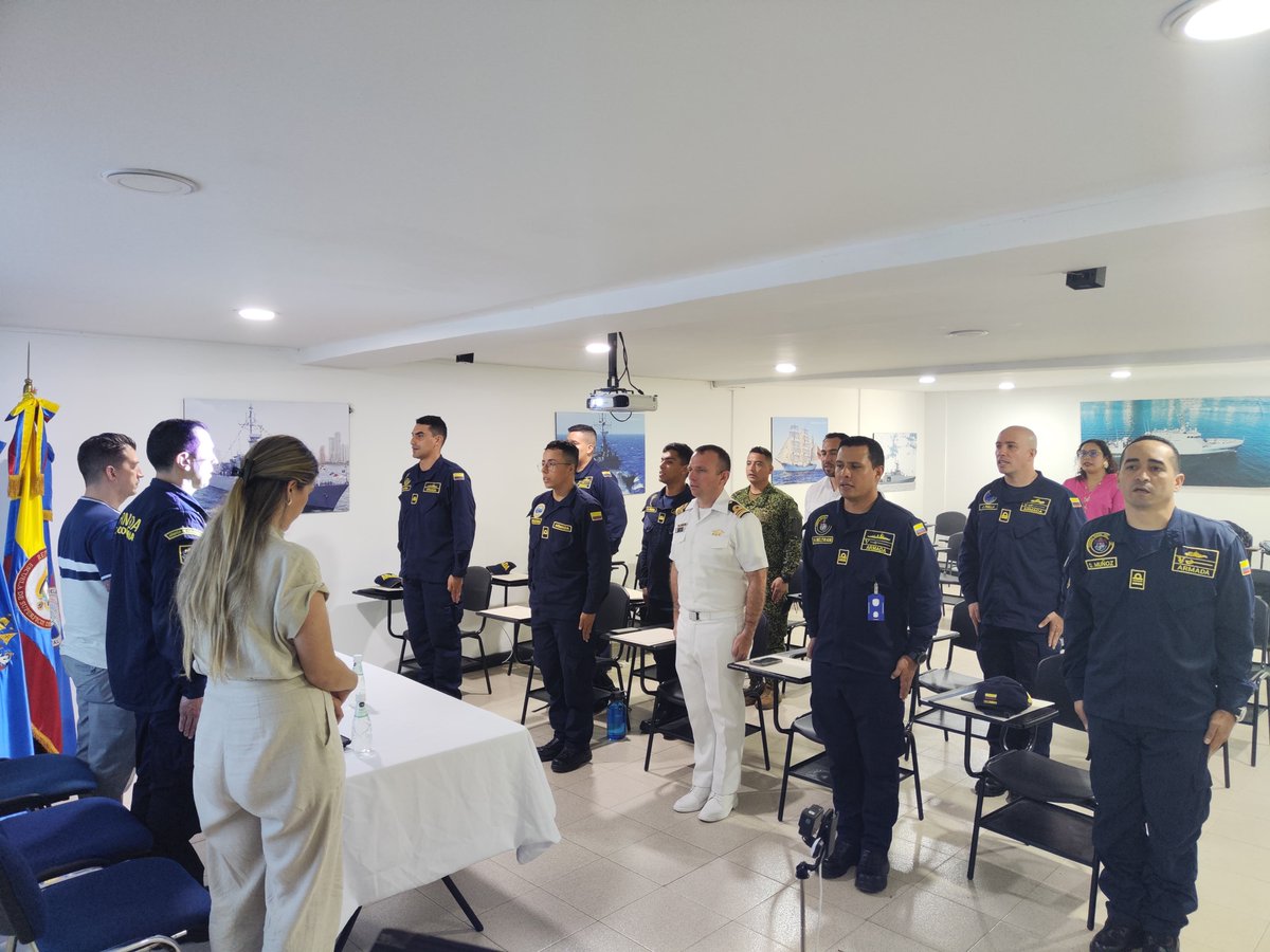 ANEES_ARC's tweet photo. la Academia Naval de Estudios Estratégicos en conjunto con la U del Rosario, culminó el Diplomado en Guerra Moderna, un programa que permite comprender a los participantes amenazas actuales que incluyen narcotráfico y terrorismo. #ArmadaColombia #ProtegemoselAzuldelaBandera https://t.co/0Zkto5Q7Dx