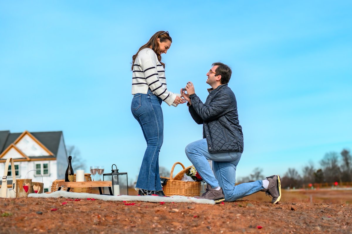 FoxlaneHomes's tweet photo. Love is in the air at Highpointe at New Britain! 

We’re so thrilled to have been part of this beautiful proposal as this wonderful couple starts building their dream home together. Here's to new beginnings, love, and a future filled with amazing memories!

📷 trish_sexton_photos https://t.co/VJu2u2V8Rp