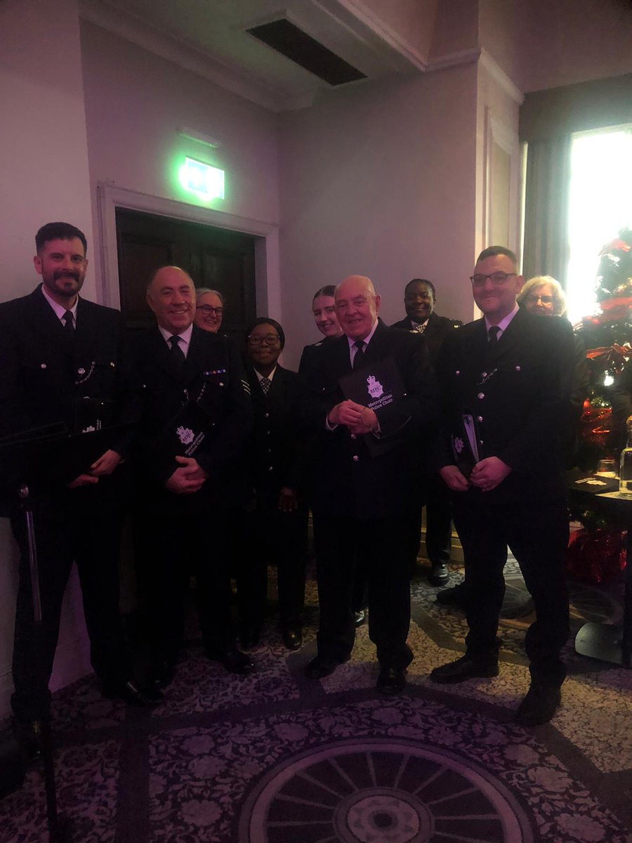 Metropolitan Police Choir tweet media