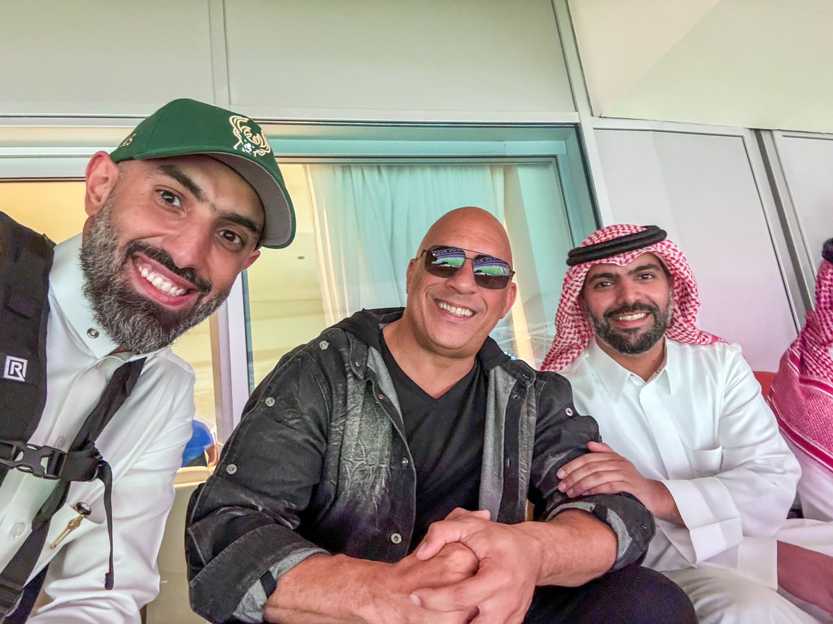 سيلفي مع سمو وزير الثقافة و الممثل العالمي فان ديزل 

<a href="/BadrFAlSaud/">بدر بن عبدالله بن فرحان آل سعود</a> 
<a href="/vindiesel/">Vin Diesel</a>