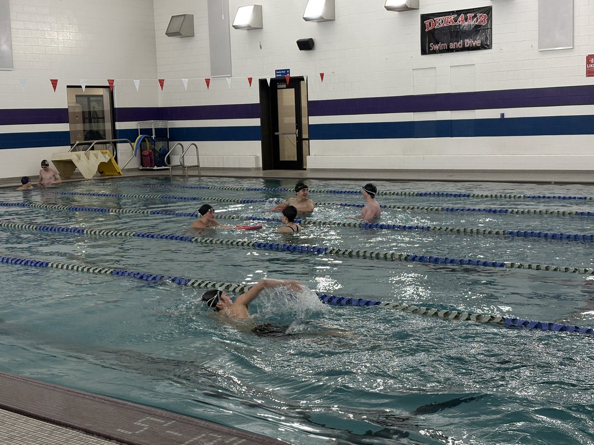 BaronSwimming's tweet photo. Battle of the boards https://t.co/bIDM8gNRJP