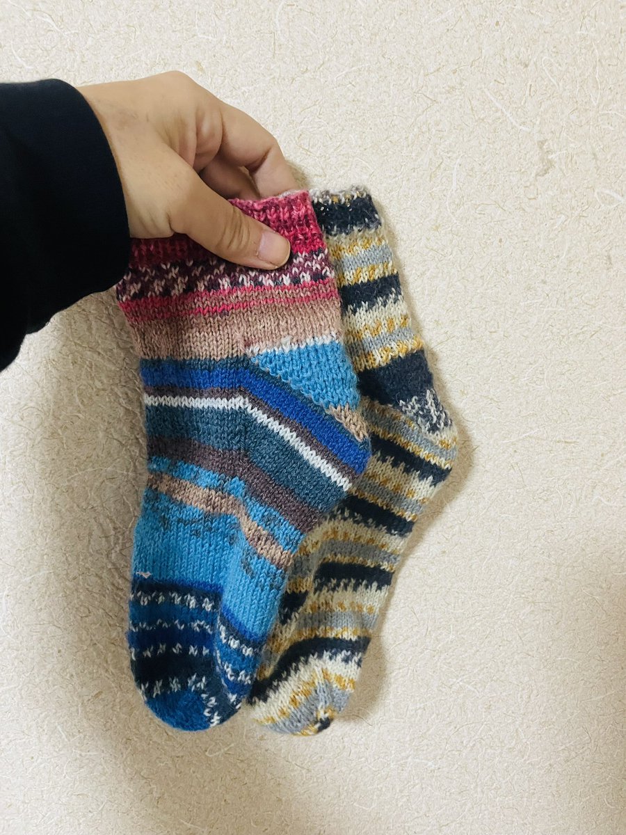 余りの毛糸を靴下に。カタカタ靴下❤️
#手編み