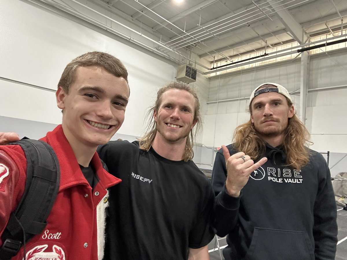 BobbyScott0129's tweet photo. Very happy about the new pr I recently hit of 13 feet/ 3.97 meters at the Rise Polevault Turkey Take-Off meet. Thank you to my coaches, parents, and teammates for all the support. @RobScott43 @baltesjerry @gvsulakers @ERAUAviationDB @USCBAthletics @USCBXCTF @AUG_Track @GVSUXCTF https://t.co/2F5FV0voX5