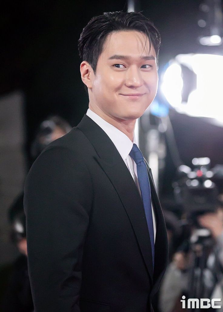 bu adam bana çok fazla go kyung  pyo hissi veriyor nasıl diye sormayın fhghghvh