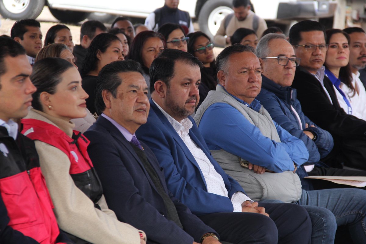 cmicgto's tweet photo. El Ing. Gabriel Falcón Anaya, en representación de la CMIC, asistió al inicio de la construcción del Blvd. Eugenio Garza Sada, encabezado por la Presidenta Municipal de León, Ale Gutiérrez.

@cmicgto @AleGutierrez_mx https://t.co/rnAIRJY6nL