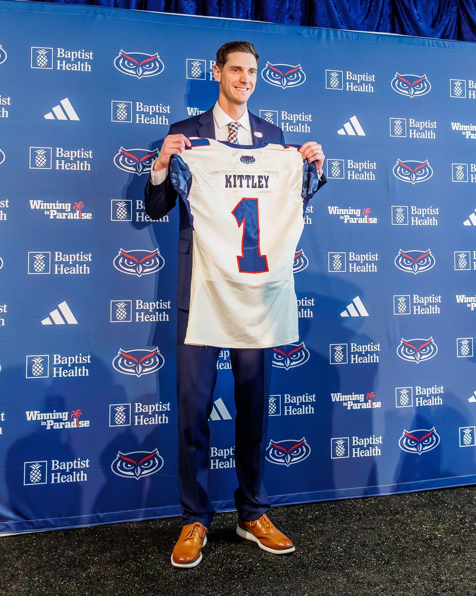 Florida Atlantic Football (@faufootball) on Twitter photo Officially official. Let’s get to work 💪
<a href="/ZKittley/">Zach Kittley</a> | #WinningInParadise Officially official. Let’s get to work 💪
<a href="/ZKittley/">Zach Kittley</a> | #WinningInParadise