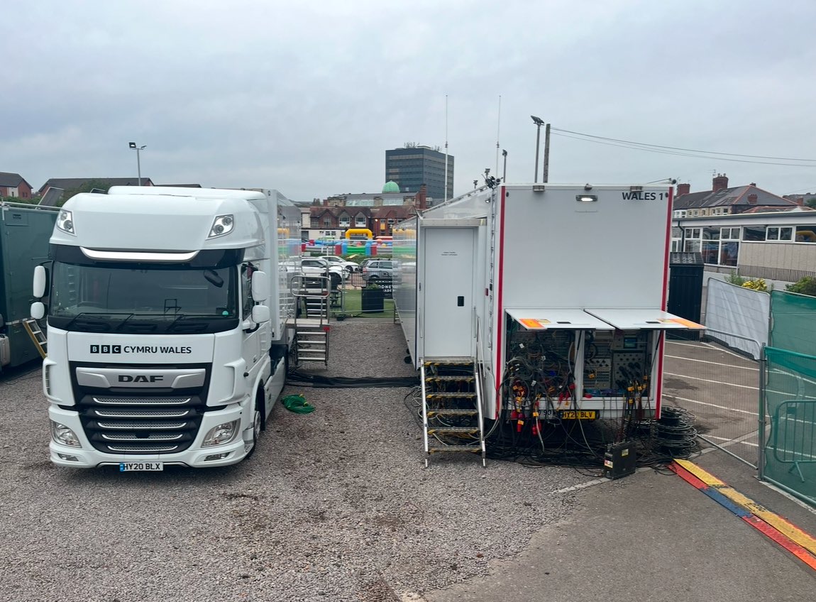 ianmtv's tweet image. Tuesday - Dublin for Euros football, Friday - Newport for European rugby, this was before the storm - #greatcrew #riggers #wales1 #wales2 #tender1 #tender2