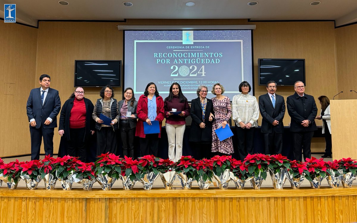 biomedicasunam's tweet photo. Reciben académicos y administrativos del #IIBO Reconocimientos por Antigüedad 2024 (1/3) | #OrgulloIIBO ¡#GOYA! https://t.co/Oshyg6dse4