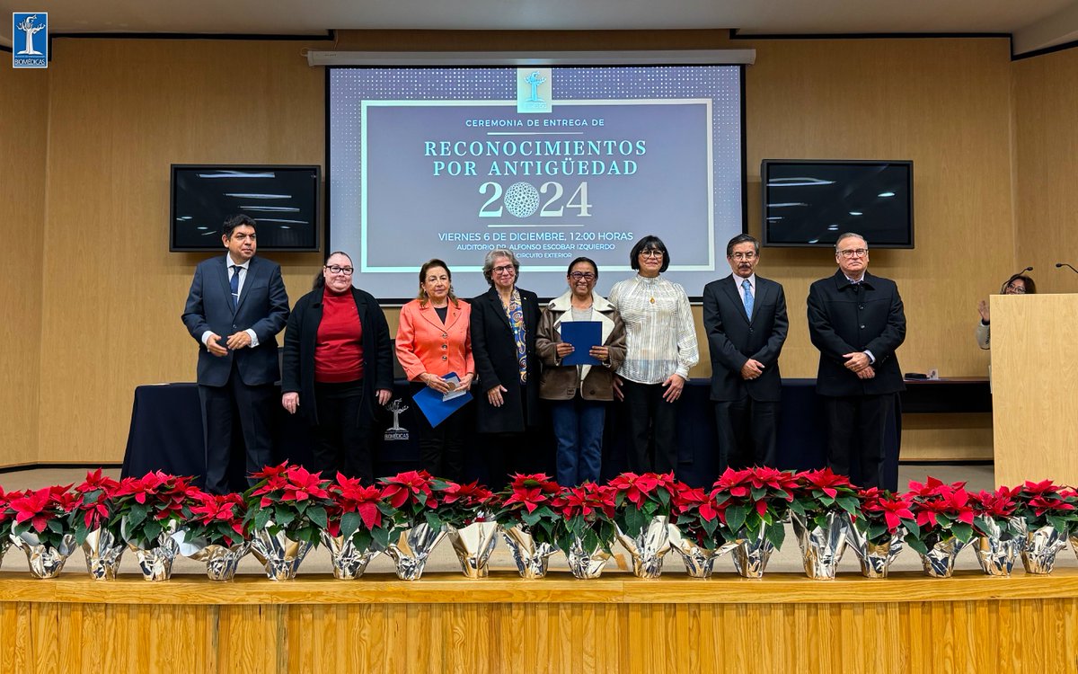 biomedicasunam's tweet photo. Reciben académicos y administrativos del #IIBO Reconocimientos por Antigüedad 2024 (2/3) | #OrgulloIIBO ¡#GOYA! https://t.co/YBkCuQ1MpP