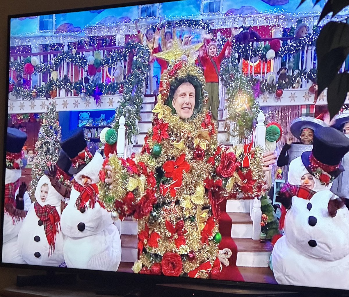 Fella in the audience mortified that himself and Patrick have matching outfits #toyshow