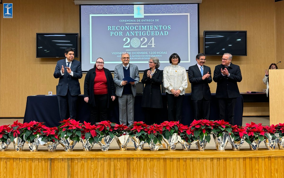 biomedicasunam's tweet photo. Reciben académicos y administrativos del #IIBO Reconocimientos por Antigüedad 2024 (3/3) | #OrgulloIIBO ¡#GOYA! https://t.co/hpsO6C9T6p