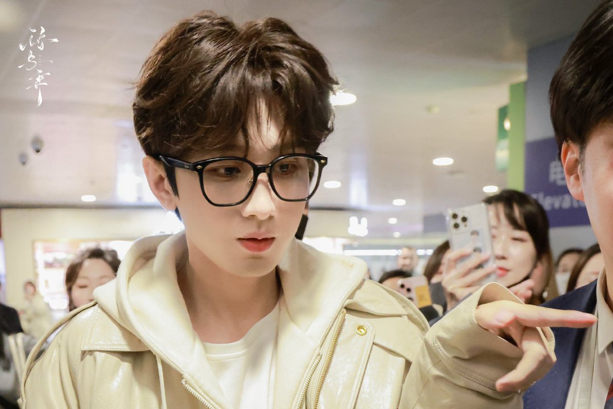 #ChengYi ✈️🇲🇴 for iQiyi scream night 

Cr.诗与弈丨成毅

#成毅
#ChengYi
#성의
