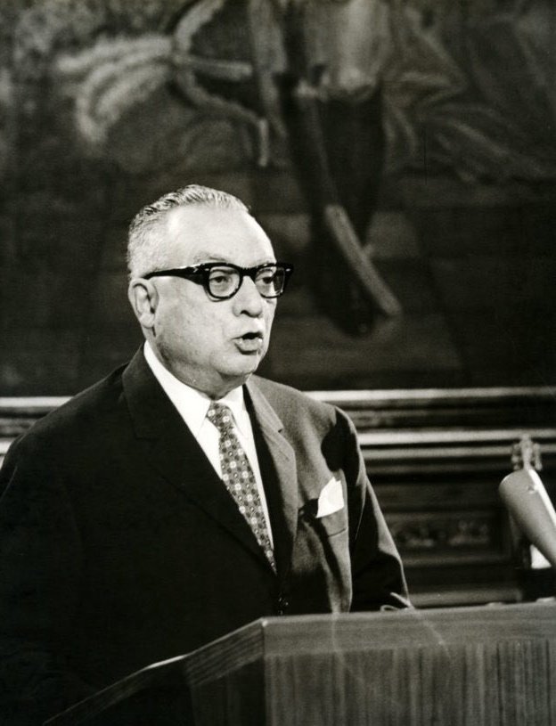 #7Dic 1958. Hace 66 años Nuestro padre Fundador 

Rómulo Betancourt, fué electo cómo el primer Presidente de #Venezuela en comicios libres y democráticos

Acción Democrática obtuvo una victoria aplastante con un 49.18% de participación electoral para un total de 1.284.092 votos