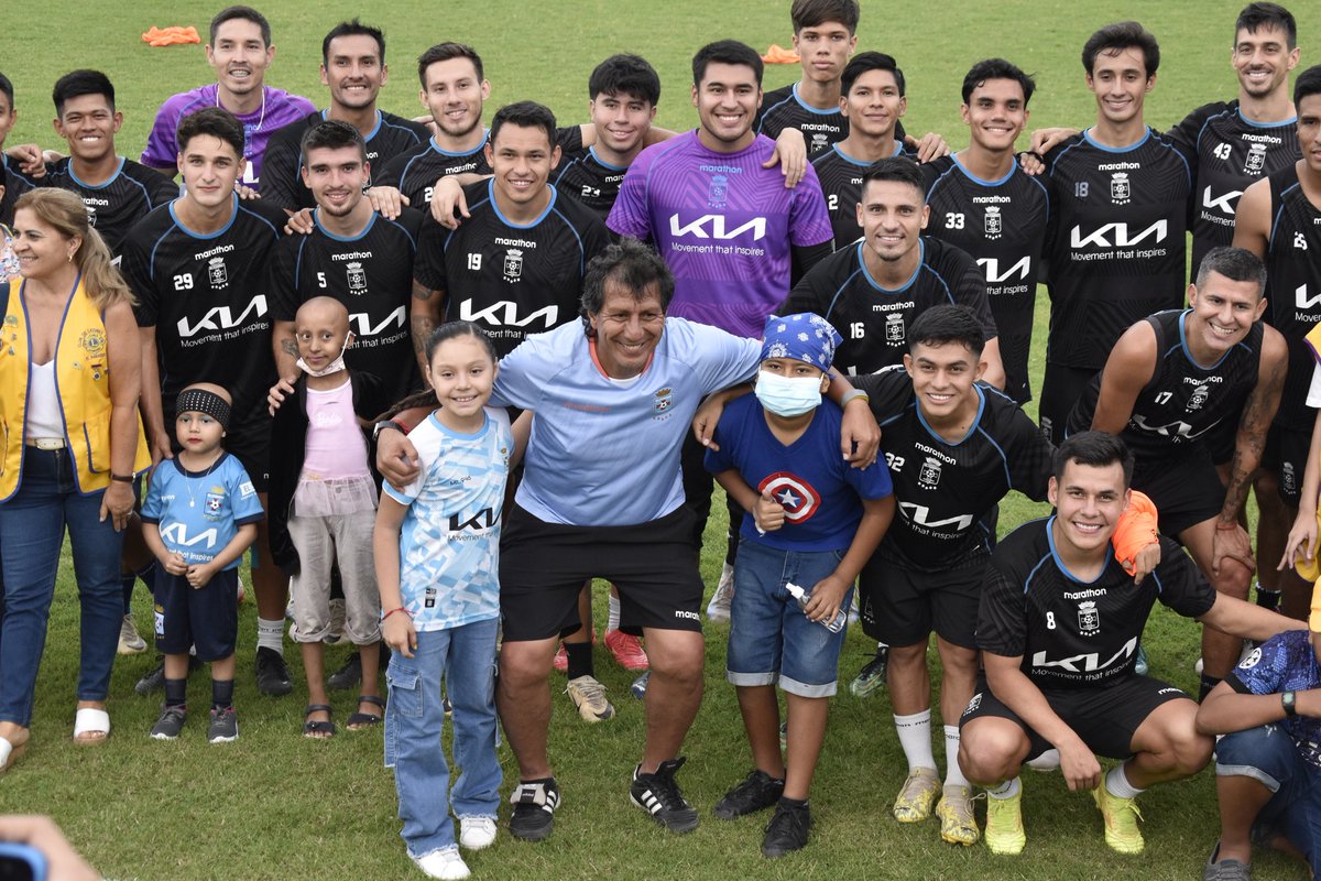 alvaropenadt's tweet photo. Visitas que nos reconfortan y nos motivan a seguir adelante, en busca de nuestros objetivos a pesar de las adversidades, daremos todo en cancha. https://t.co/g9zrO700pQ