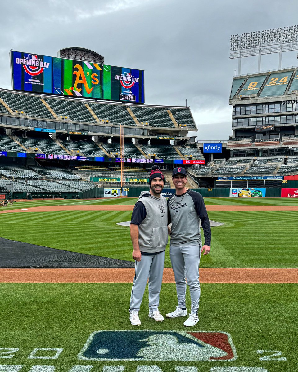 shuddupmeg's tweet image. MOM AND DAD ARE BACK TOGETHER