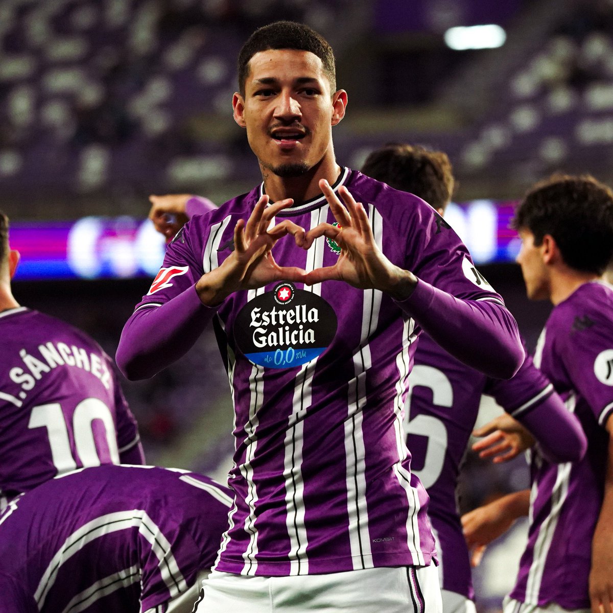 🚨 El Mansour Group, liderado por Mohamed Mansour, quiere comprar el Real Valladolid

🇪🇬 Es la segunda más grande de Egipto y una de las empresas más importantes de África. Es el distribuidor de General Motors más grande del mundo.

💰 Patrimonio de más de 6.000$ millones