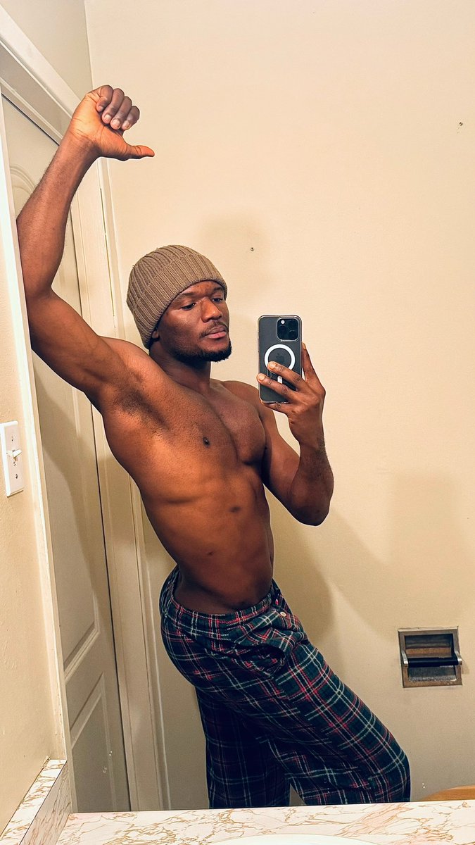 Evans20525530's tweet photo. Personal growth is a journey that transcends physical appearance; it's about becoming the best version of yourself mentally, emotionally, and physically. For individuals who dedicate themselves to building their bodies to look sexy and attractive, the transformation isn't easy. https://t.co/Uwm39b1rf3