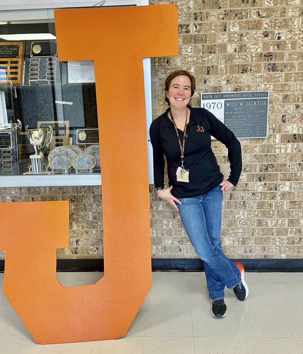 CintheeaR's tweet photo. Congratulations to AVID Teacher Lisa Shay! Jackson Middle School's Teacher of Year. 
#RootEdJackson 
#neisd
@TheNeisdAVID https://t.co/YaV30YQPnI