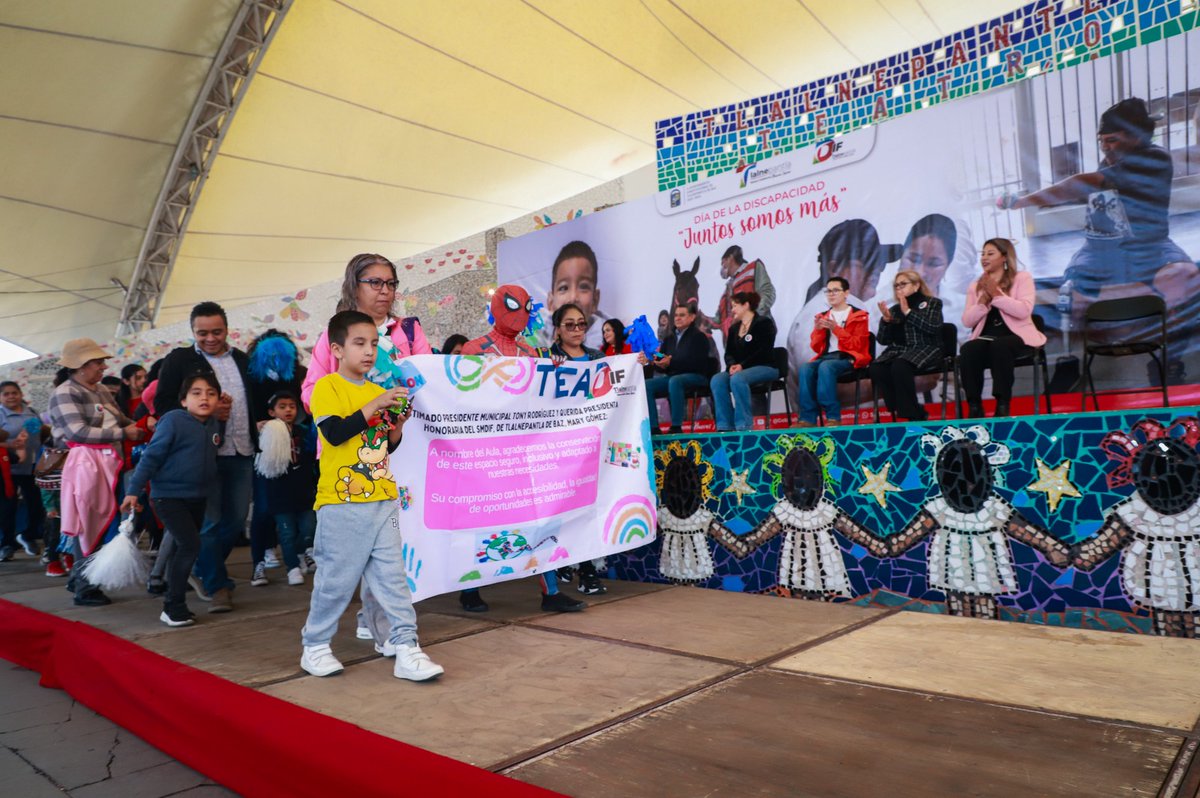 Hoy conmemoramos el Día Internacional de la Discapacidad con el evento "Juntos Somos Más". Acompañados por la presidenta honoraria del DIF, Mary Gómez, y nuestro Presidente Municipal, #TonyRodríguez, con un emotivo desfile y actividades recreativas e inclusivas. (1/2)