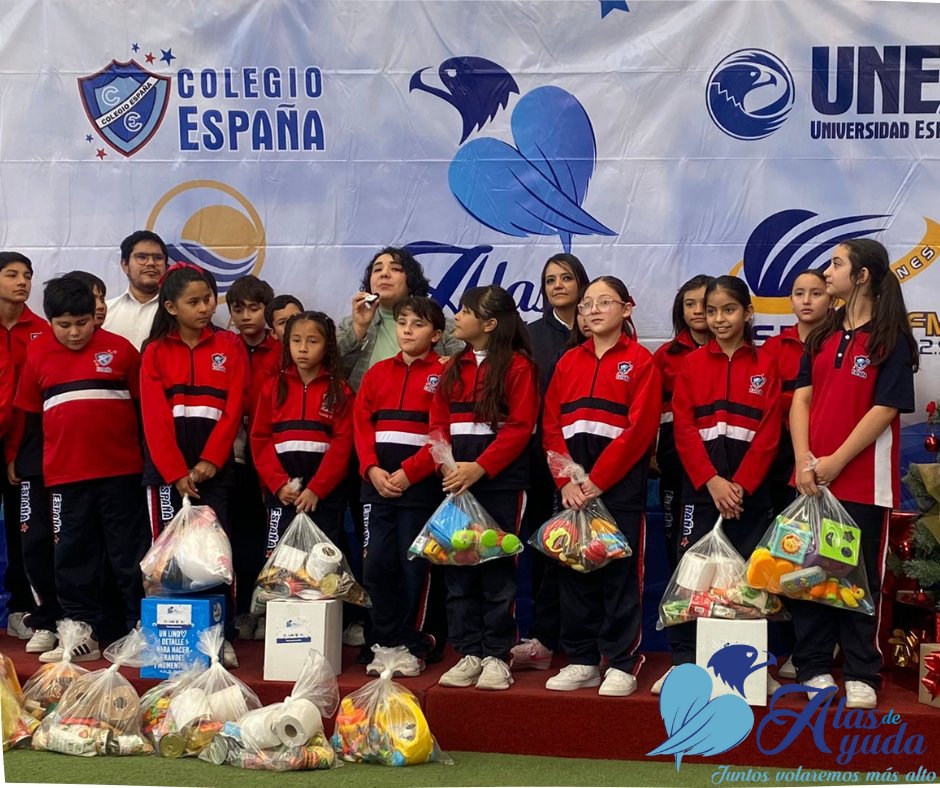 Alumnos de primaria de Colegio España Sur se dieron la tarea para traer donativos para ayudar a las comunidades de Durango. 
#AlasDeAyuda #AyudemosaAyudar #DonaParaAyudar #ColegioEspaña #UNES #Durango