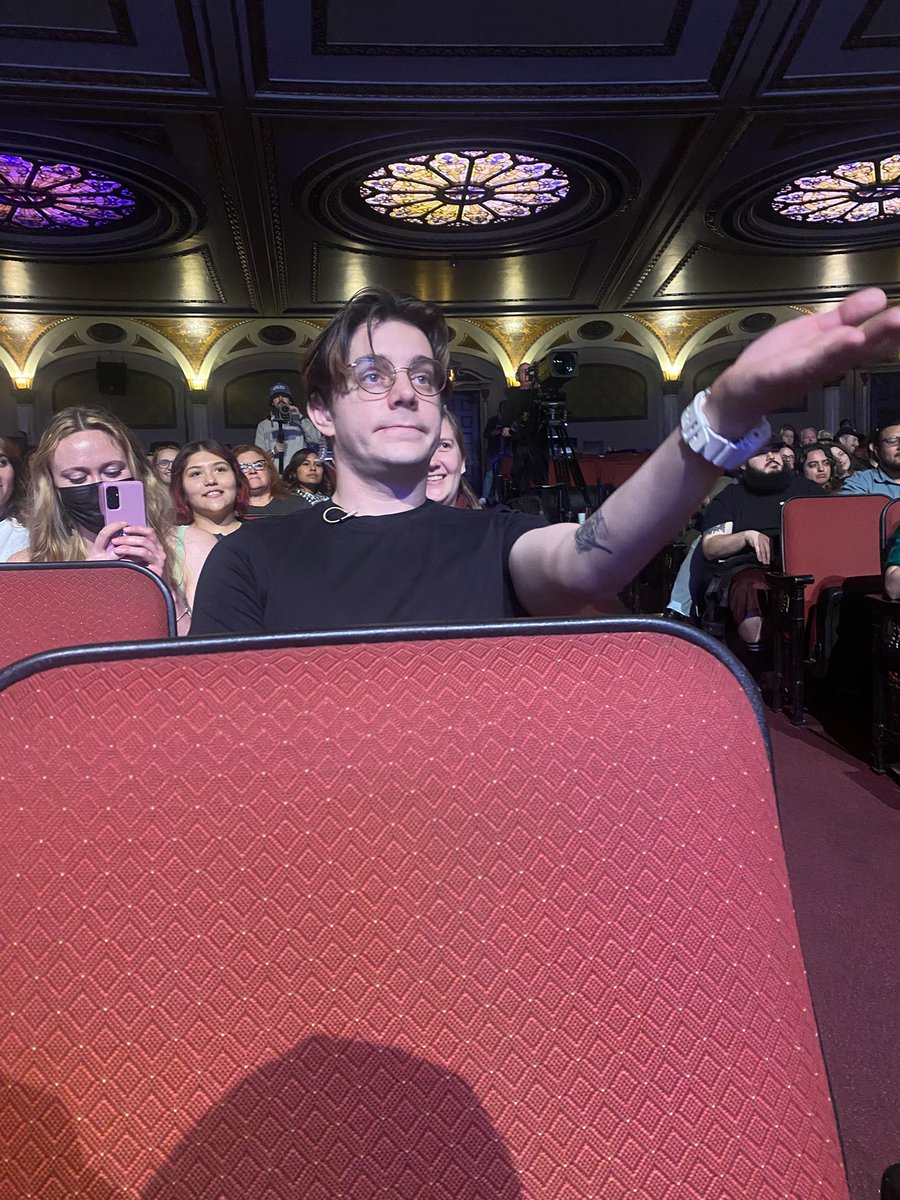 dnpstardust's tweet photo. ETHAN AND SEÁN SAT RIGHT BEHIND ME AT THANKMAS! https://t.co/W7HSizOv69
