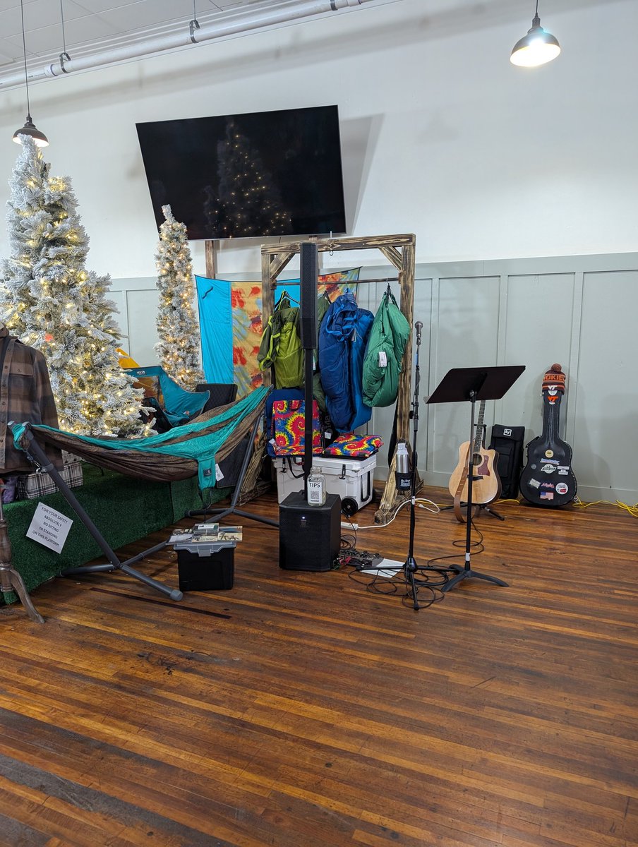 I'm ready to play some Christmas music for you as you enjoy the festivities at Light Up Elkin and some tasty treats from Creamy Dayz at River Trails Emporium!!!