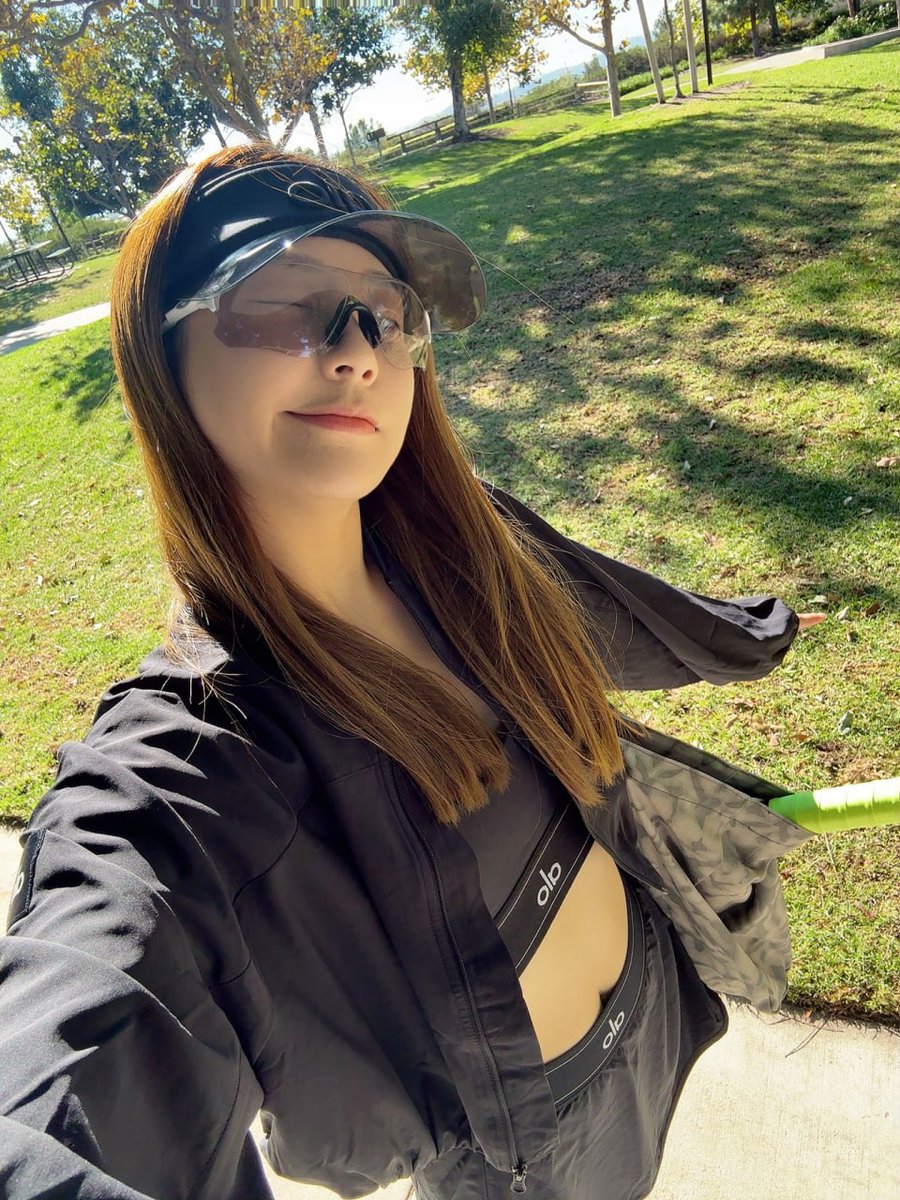 ThEStarUP's tweet image. Starting the day right with some tennis 🎾 The sun is shining, the court is all set, and I'm ready to get moving. A few serves to warm up and it's the perfect way to energize myself for what's ahead. Who else enjoys getting active early? #MorningTennis #ActiveStart #HealthyLiving