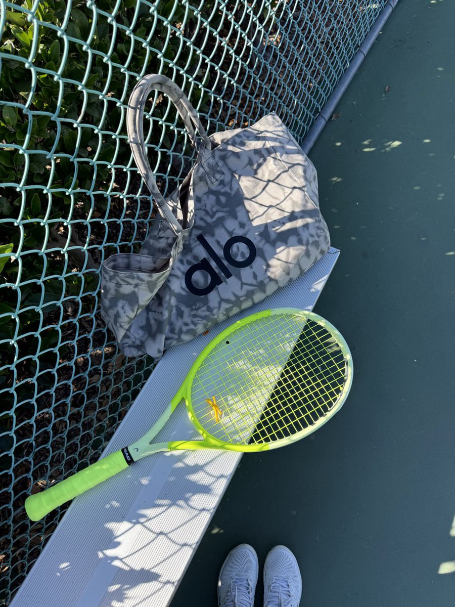ThEStarUP's tweet image. Starting the day right with some tennis 🎾 The sun is shining, the court is all set, and I'm ready to get moving. A few serves to warm up and it's the perfect way to energize myself for what's ahead. Who else enjoys getting active early? #MorningTennis #ActiveStart #HealthyLiving
