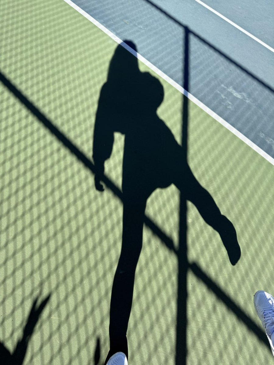 ThEStarUP's tweet image. Starting the day right with some tennis 🎾 The sun is shining, the court is all set, and I'm ready to get moving. A few serves to warm up and it's the perfect way to energize myself for what's ahead. Who else enjoys getting active early? #MorningTennis #ActiveStart #HealthyLiving