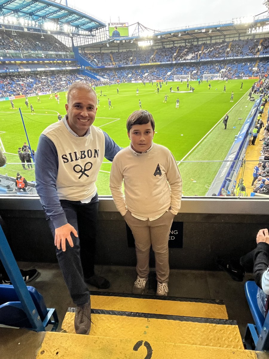 ⚽️🏴󠁧󠁢󠁥󠁮󠁧󠁿 NUEVA EXPERIENCIA PREMIER⚽️🏴󠁧󠁢󠁥󠁮󠁧󠁿 inolvidable poder vivir un WEST HAM - ARSENAL desde las entrañas del Olímpico de Londres (infinitas gracias <a href="/Borjadealba/">Borja de Alba</a>) y visitar Stamford Bridge en un CHELSEA- ASTON VILLA (gracias Moises y Laura) en la cuna del ⚽️ 🙌🏻