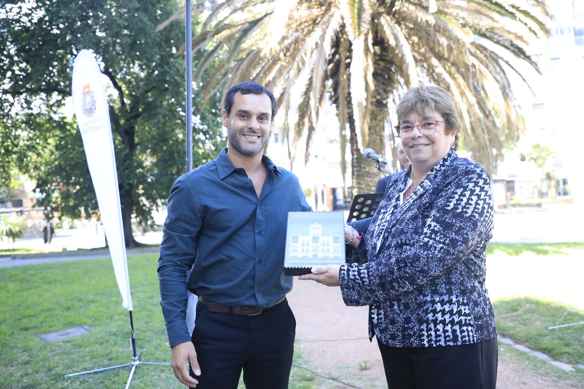 juntamvd's tweet photo. ⚜️En conmemoración del Día Nacional del Psicólogo y la Psicóloga, hoy la #JDM llevó a cabo un acto de homenaje a estos profesionales en la Plazoleta de Bella Vista que reconoce su labor.

👉🏽https://t.co/AarbRBfobj https://t.co/V7xOpIONLI