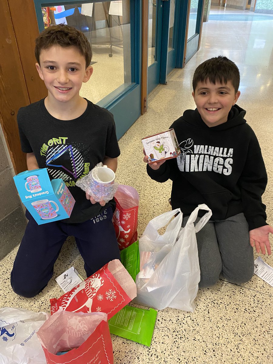 ksrschliessman's tweet photo. Thank you to the PTA for organizing a wonderful experience for the Kensico students. #PenguinPatch https://t.co/tZpvUKS1iF