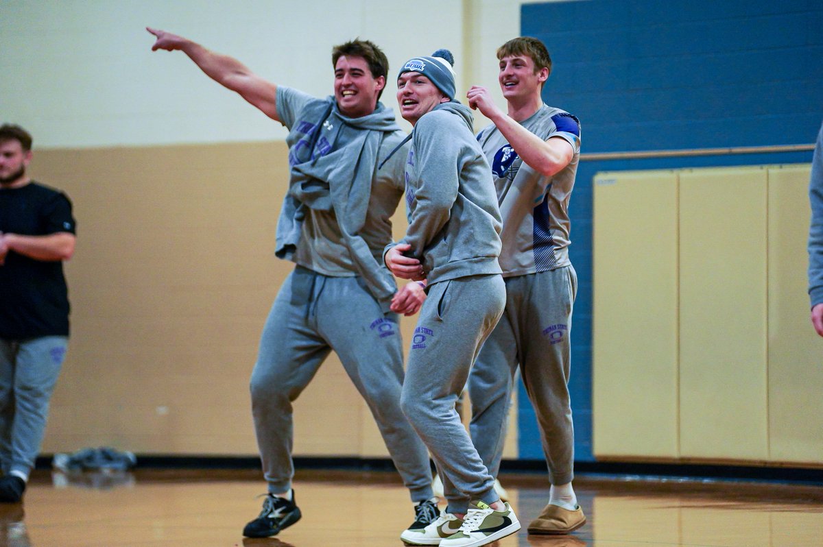 🏈 From the gridiron to the classroom 👏

<a href="/Truman_FB/">Truman State Football</a> had a blast inspiring the next generation at a local Hobart elementary school today!

#GLVCfb | #AmericasCrossroadsBowl