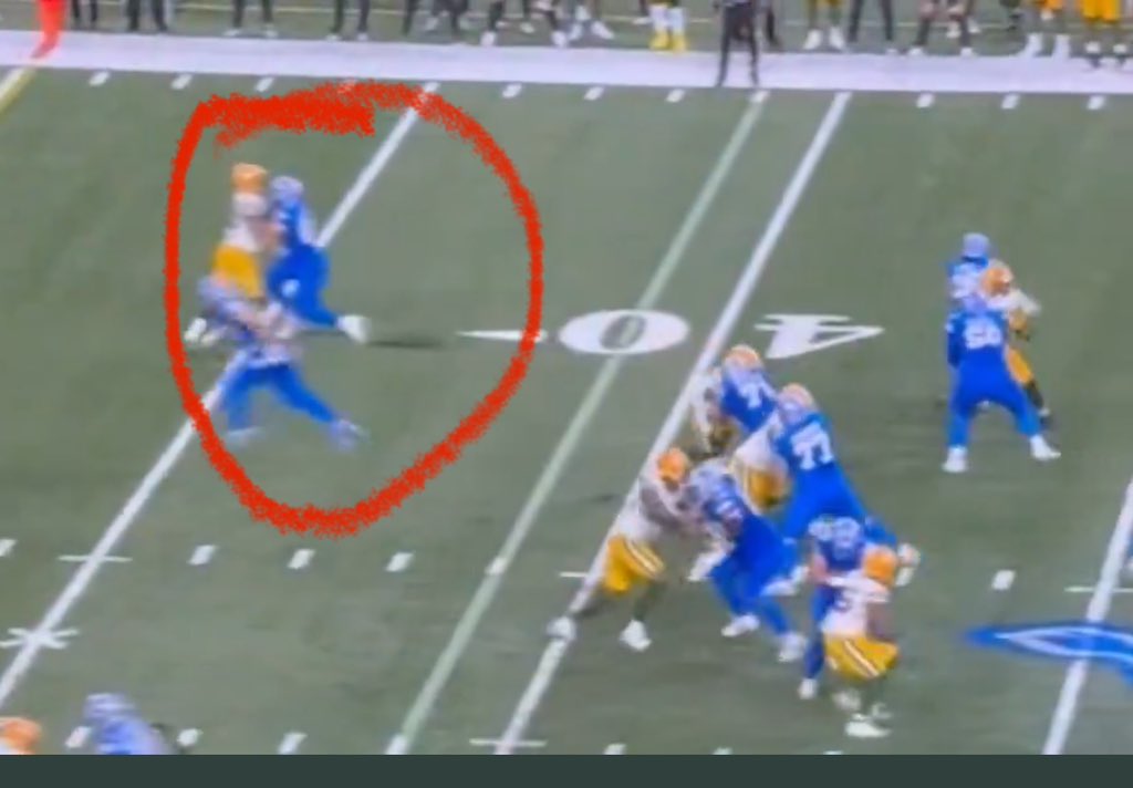 ReagorsBurner's tweet photo. @lionsjunkie @_MLFootball Does this look one yard down the field to you? https://t.co/bN5OHhEln9