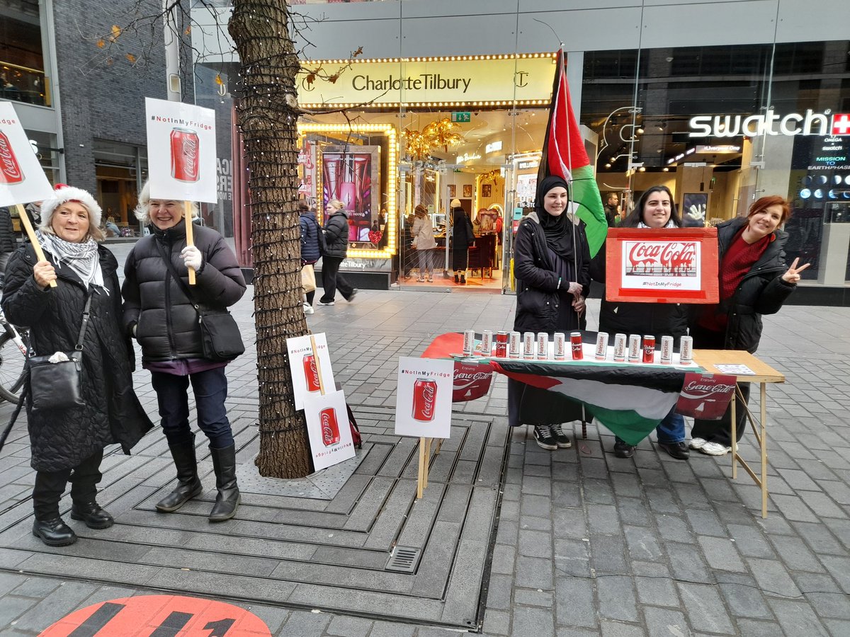 jeremykopite's tweet photo. Liverpool picket of the dreaded Coca-Cola truck (remember the Duel film?) reminding that CC operates in an Israeli settlement #NotInMyFridge @FriendsofAlAqsa @BDSmovement @PSCupdates @GMF_Palestine @bbcmerseyside @LivEchonews @liverpoolpost @AJEnglish @QudsNen https://t.co/M1EC1qdnFs