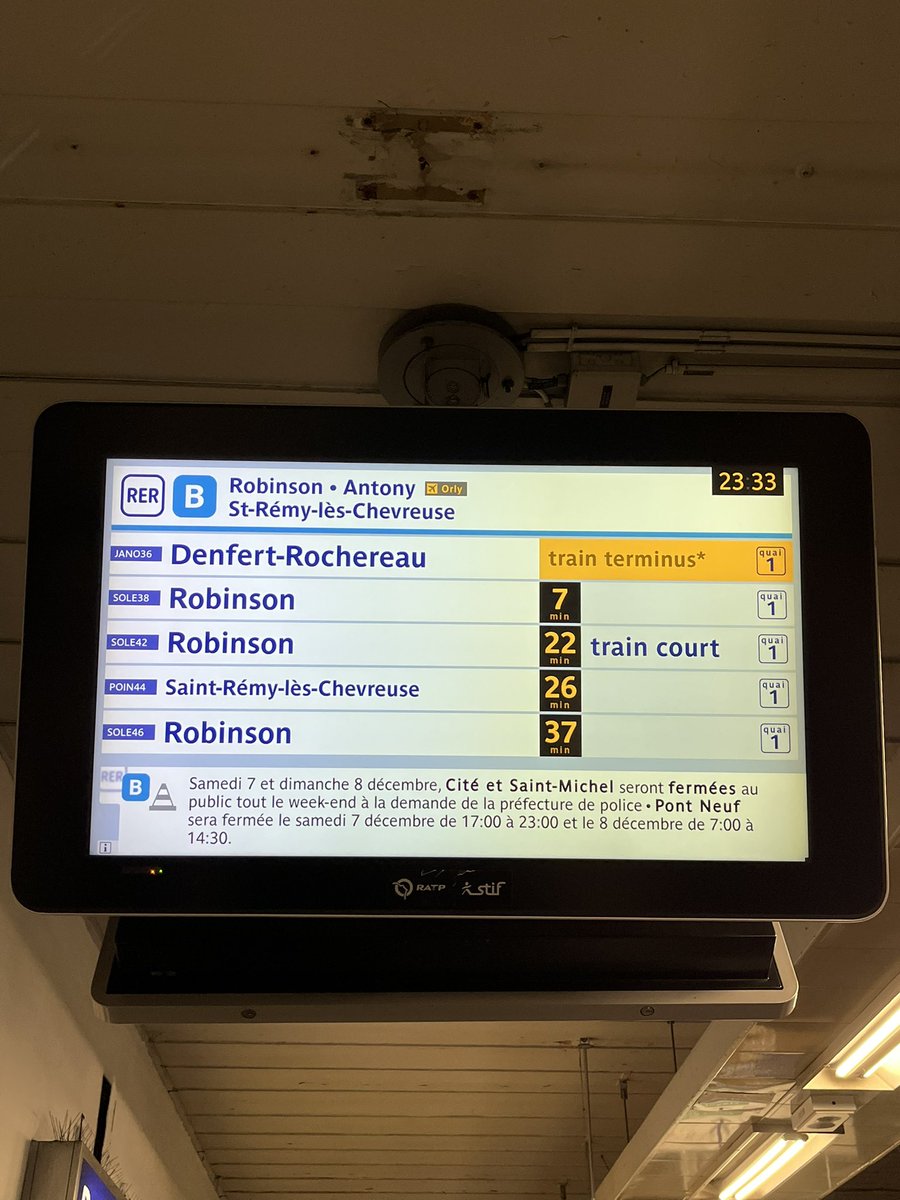 _Ad_rien_'s tweet photo. Mais quelle honte encore le plan de service du @RERB ce soir : 30min d’attente, un vendredi soir, à Denfert-Rochereau pour rejoindre le Sud ! Quand est-ce que cela s’améliore enfin ? Où sont les promesses de @vpecresse et @gdelasteyrie @IDFmobilites ? https://t.co/LDdcsBYo4m