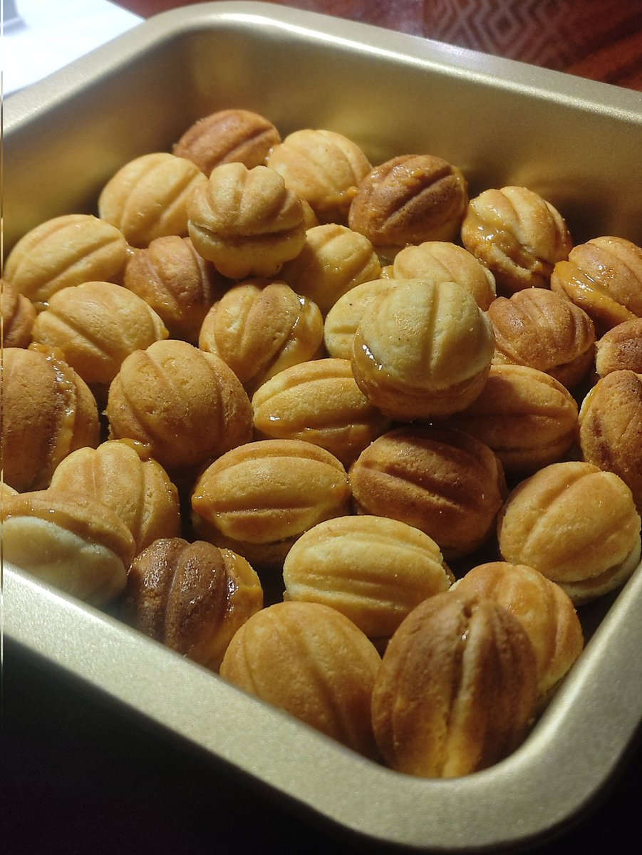 Pieliekamajā atradu antīku riekstiņu pannu, tāpēc šovakar tapa šie gardumi.