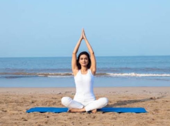 योग एक ऐसी क्रिया है जो न सिर्फ़ मनुष्य को शारीरिक और मानसिक रूप से स्वस्थ रखने में मदद करती है, बल्कि आध्यात्मिक ज्ञान प्राप्त करने में भी मदद करती है।
<a href="/DailyCupofYoga/">Daily Cup of Yoga</a> <a href="/Yoga_Journal/">Yoga Journal</a> <a href="/kdhamyoga/">Kaivalyadhama Yoga Institute</a> <a href="/YogaWorks/">YogaWorks</a>