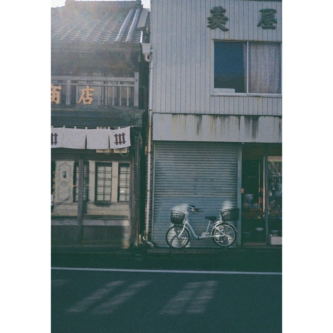 fujimotommr's tweet photo. A photo taken at Sawara by PENTAX 17😌
佐原にて😊

Lomography Color Negative 35mm ISO 100
#佐原 #sawara #千葉 #chiba #lomography #colornegative #カラーネガ #ロモグラフィー #pentax #ペンタックス #ペンタックスイチナナ #pentax17 https://t.co/av7P0Htrpx