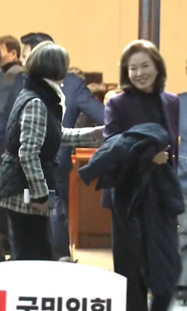 속지 말자 웃으며 집에 갔다