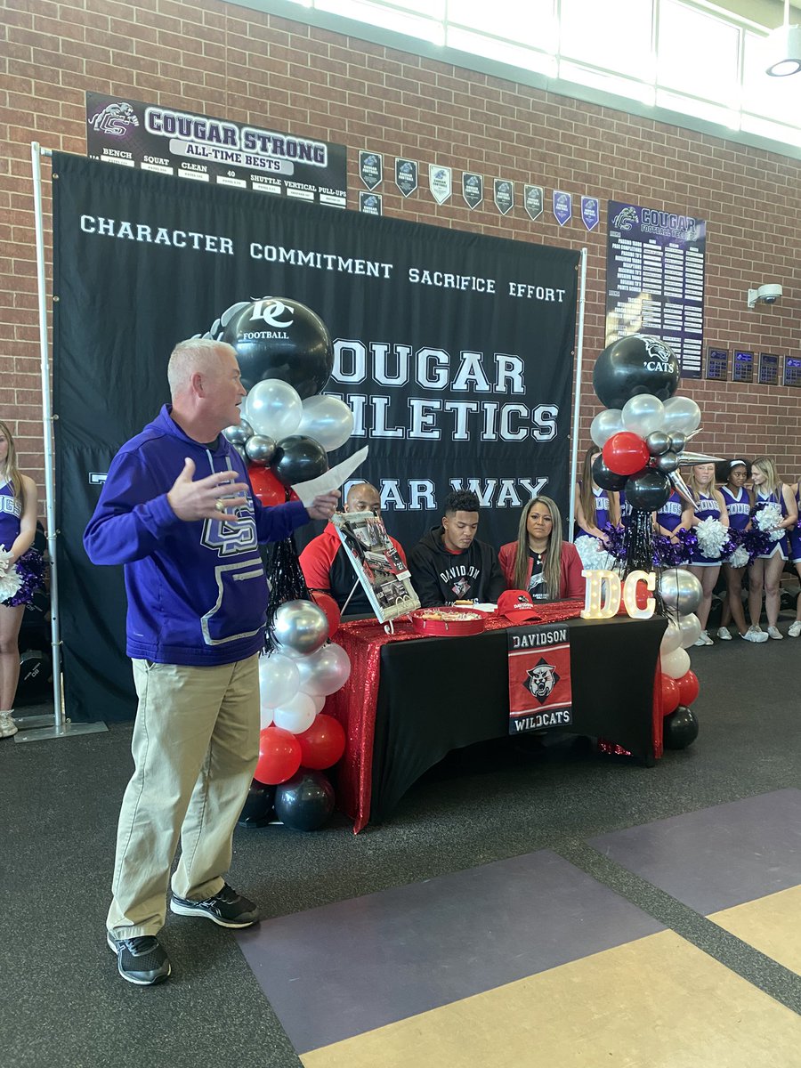 Nicole Griffith (@nicolegriff_) on Twitter photo College Station’s Xavier Vela signs to play football at Davidson 🏈✍🏽
<a href="/XavierVela16/">Xavier Vela</a> <a href="/DavidsonFB/">Davidson Football</a> College Station’s Xavier Vela signs to play football at Davidson 🏈✍🏽
<a href="/XavierVela16/">Xavier Vela</a> <a href="/DavidsonFB/">Davidson Football</a>