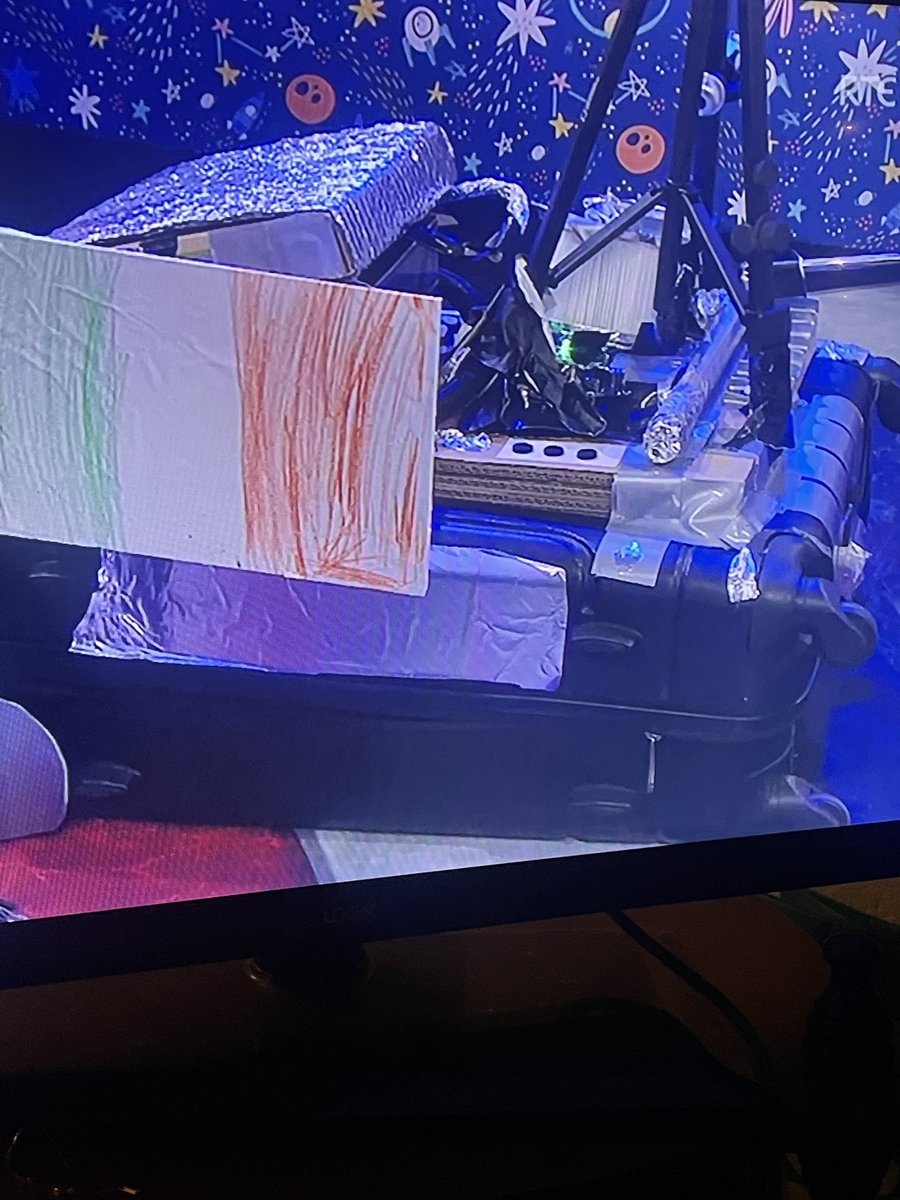 alannahhhh's tweet photo. I like my sootcase #LateLateToyShow https://t.co/HsinRb3hg9