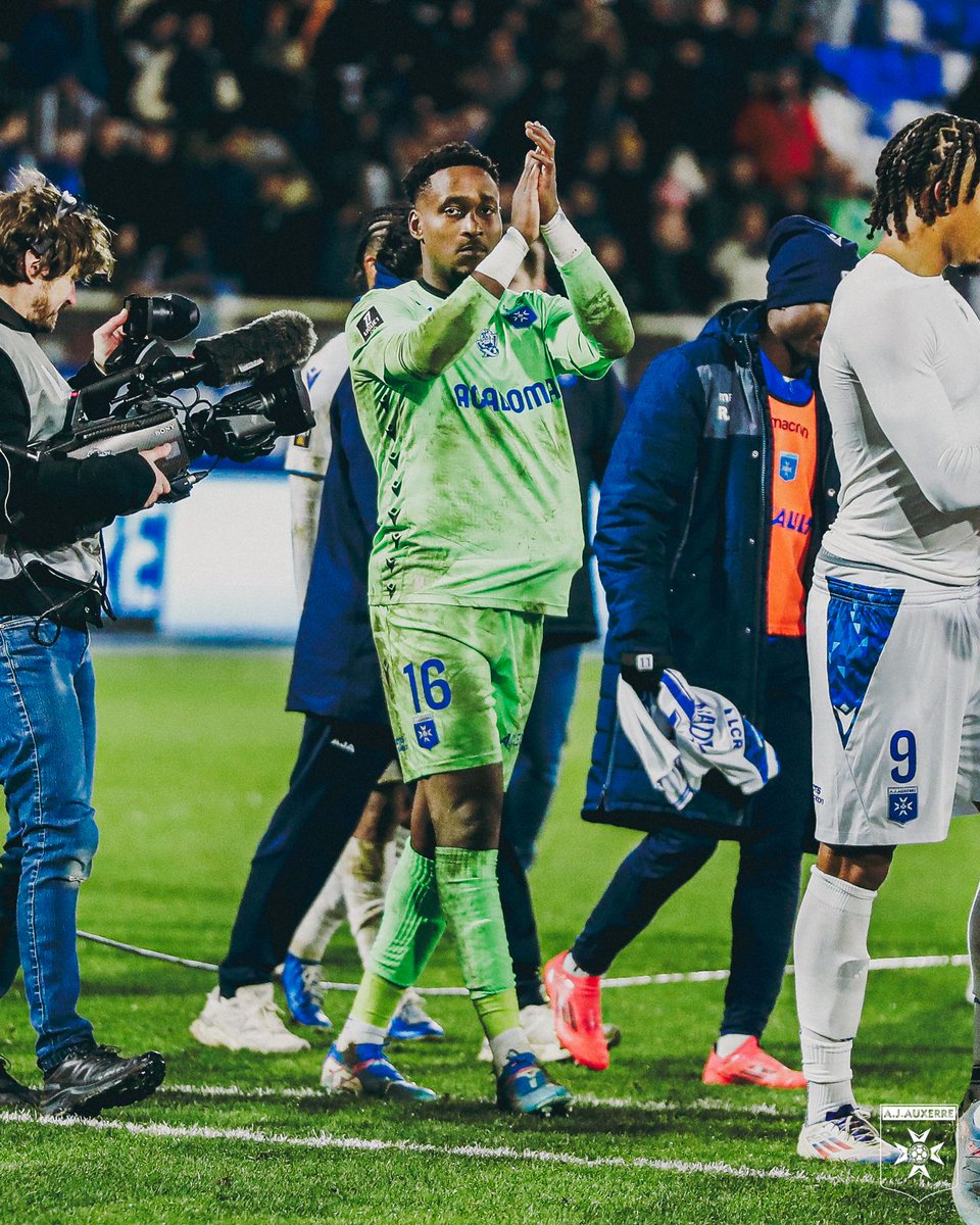 AJA's tweet photo. 1⃣1⃣ arrêts, dont 9⃣ dans la surface
2⃣,4⃣6⃣ xG annulés
0⃣ but encaissé
1⃣ match monstrueux

💫 𝑪̧𝒂, 𝒄’𝒆𝒔𝒕 𝒖𝒏𝒆 𝒔𝒐𝒊𝒓𝒆́𝒆 𝒂𝒖 𝒃𝒐𝒖𝒍𝒐𝒕 😎

#TeamAJA #AJAPSG https://t.co/pkFiTeJ1CQ