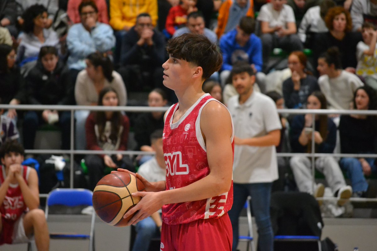 FBCyL's tweet photo. 🏆 XXVII Torneo Internacional @villadeiscar 🏀

La selección de Castilla y León cadete masculina compite frente a la selección griega 🇬🇷 en el segundo partido del torneo ⛹️‍♂️

97 @HellenicBF
79 Castilla y León https://t.co/c6VYsf6BBJ